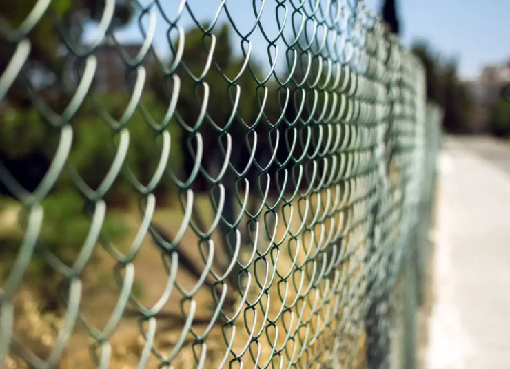 chain-link-fence-and-blurred-outdoor-background-2026-03-26-04-48-11-utc1